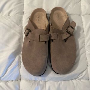 Sonoma Goods For Life Waterford Women's Tan Suede Clogs Size 8.5.